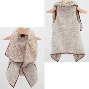 Love Tree Faux Fur Vest - M